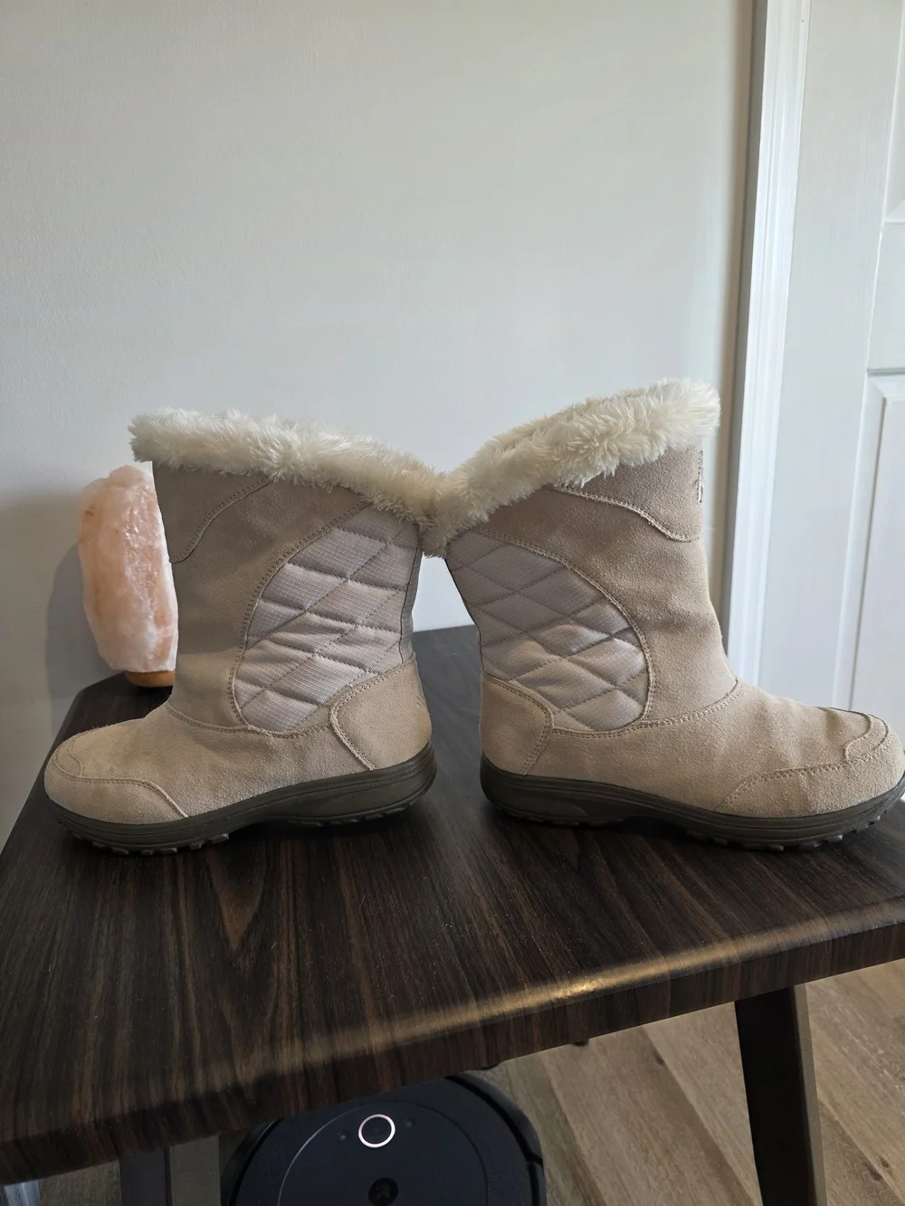 0001 Columbia Women's Cream Faux-Fur Winter Boots
